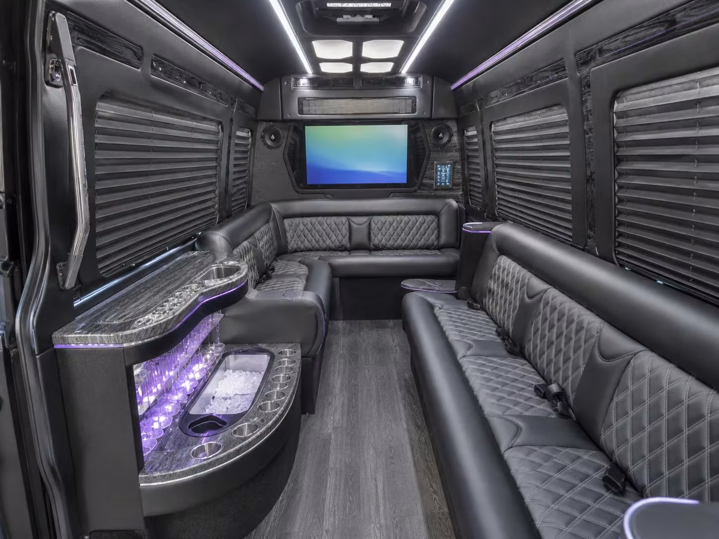 construction crew and worksite shuttle bus rentals near little rock