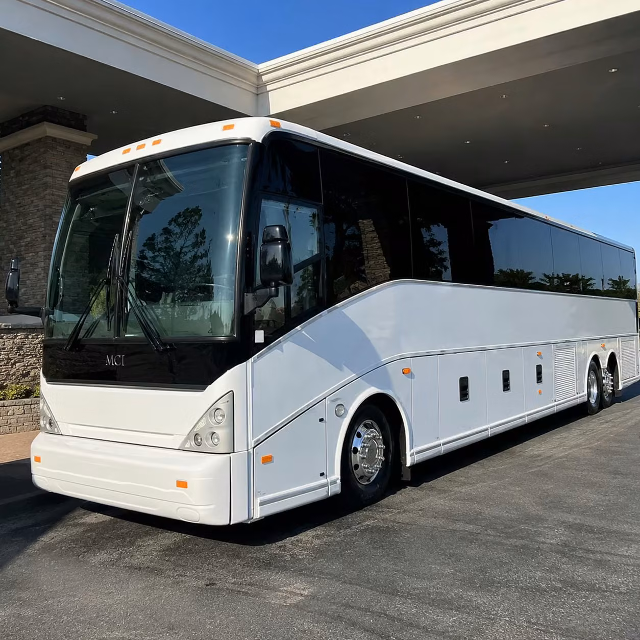 hotel shuttle services between lit and downtown little rock