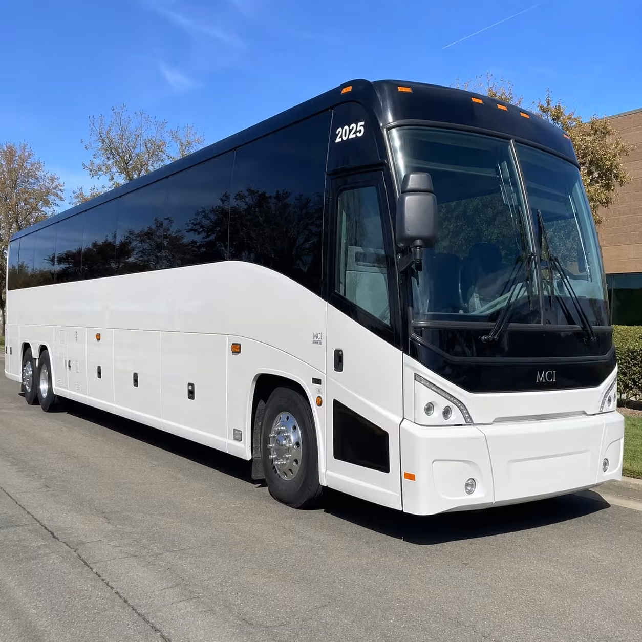 little rock employee shuttle services for daily commutes and campus routes